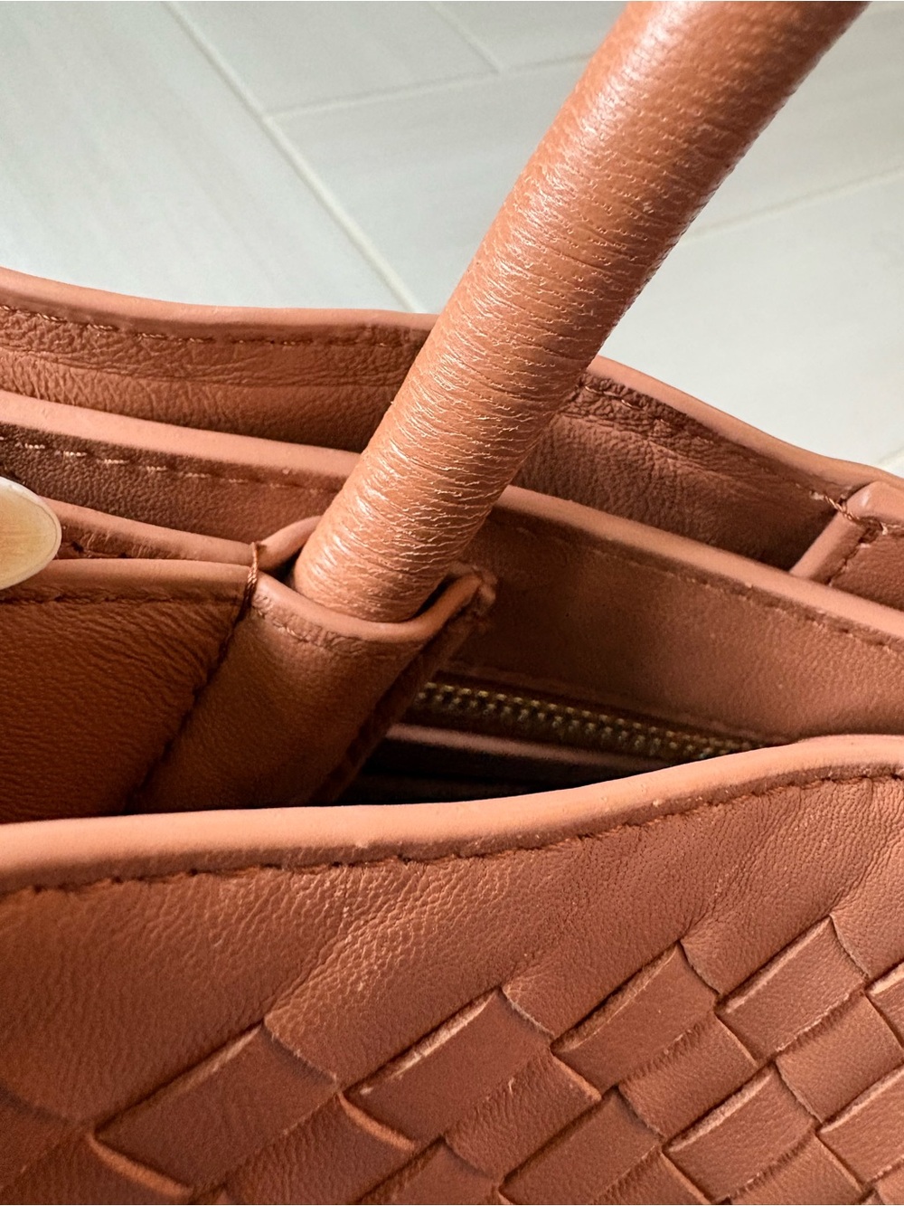 Quince Italian Leather Handwoven Satchel | Cognac | Large - Picture 16 of 16